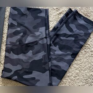 Old navy size L front panel maternity leggings. Medium compression.